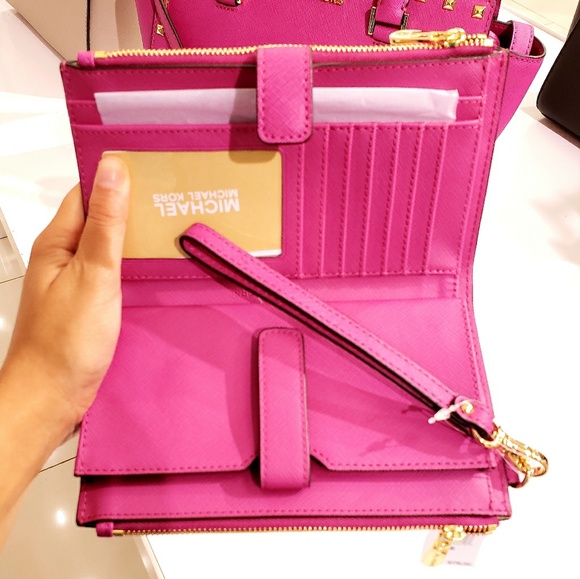 MK JST MD CARRYALL TOTE & DOUBLE ZIP WRISTLET - Picture 5 of 8